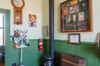 鐵路歷史、節慶美食、熟食、麵包店設計與 Tomball 的糕點