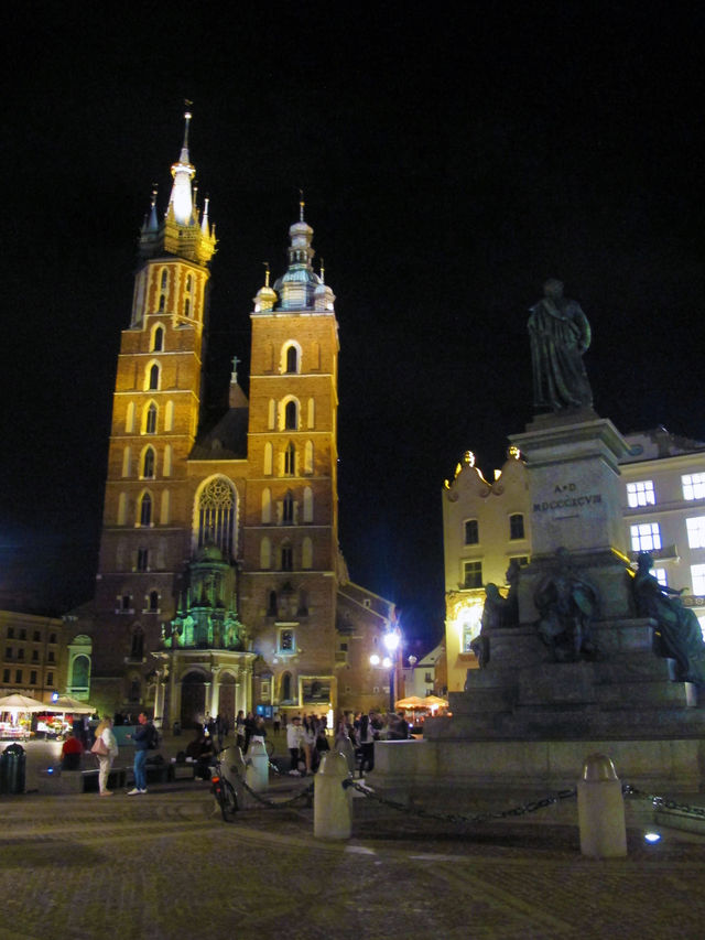 <於國家多次興衰中屹立不倒的信仰寄託 - 聖母聖殿 (St. Mary's Basilica)>