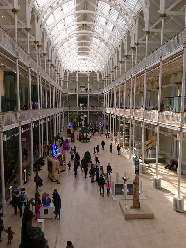 🏰✨ Edinburgh Highlights: National Museum, St. Giles’ Cathedral & Victoria Street