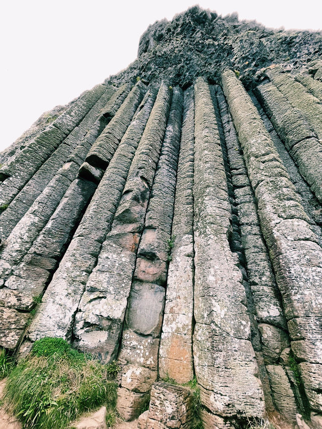 Exploring the Giant’s Causeway: Ireland’s Natural Wonder 🌊⛰️