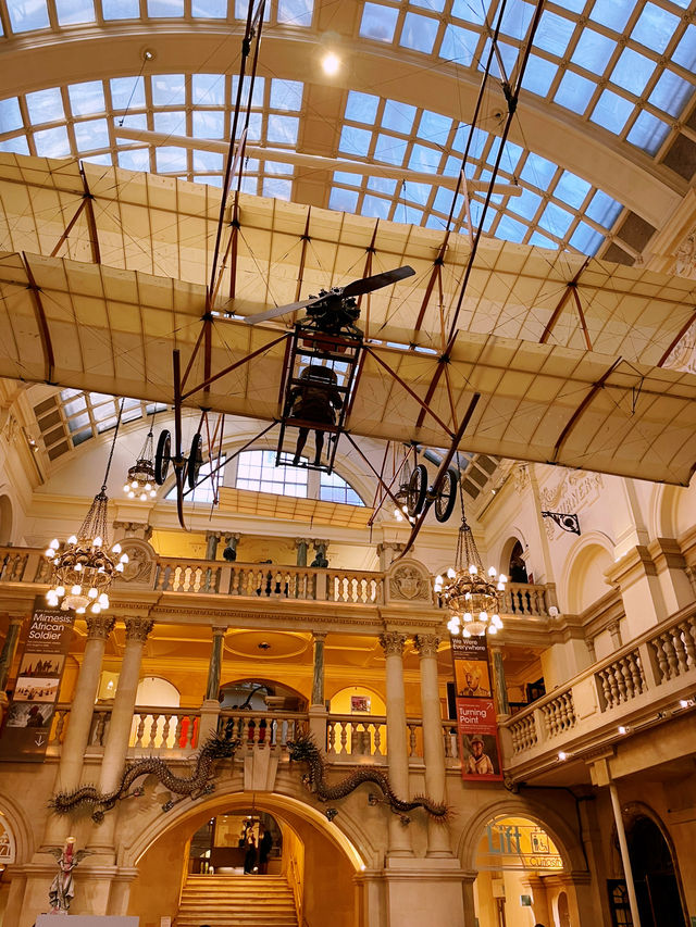 Bristol Bridge & Bristol Museum & Art Gallery – A Blend of History & Culture 🎨🏛️