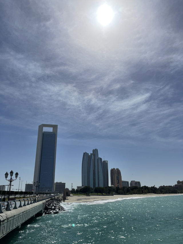 🏙️ Abu Dhabi – Modern Marvels & Desert Charm 🌟🏜️