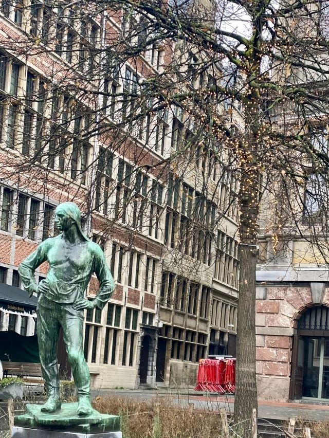 Antwerp: Europe's Diamond Capital (80% of World Trade) Antwerp: Europe's Diamond Capital (80% of World Trade)