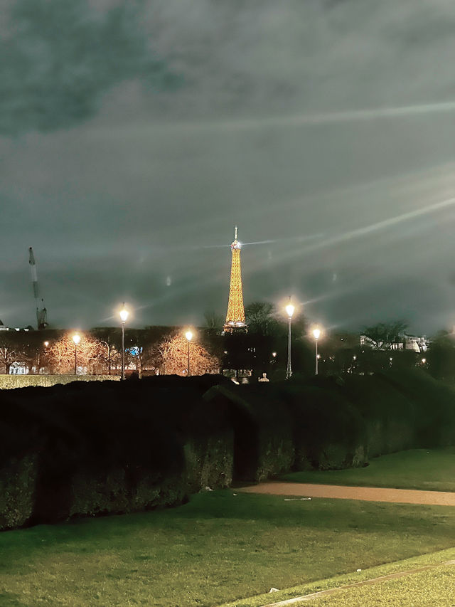 When Paris Lights Up, the Night Comes Alive 🇫🇷