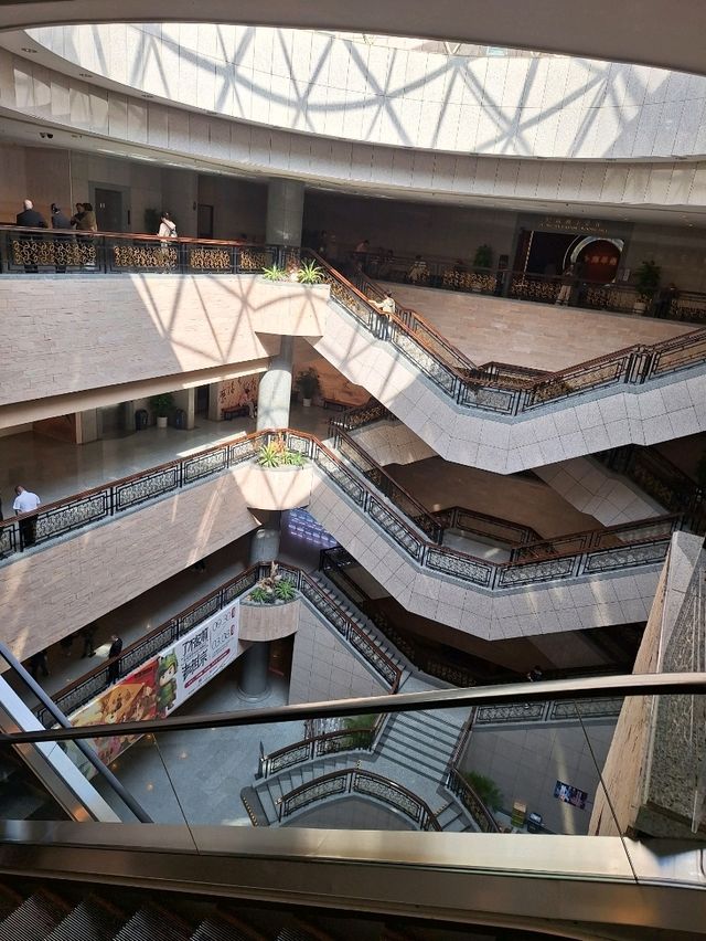 Шанхайский музей на Народной площади Шанхайский музей на Народной площади