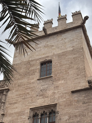 ☀️ First Time Mistakes: Visiting Valencia's Old City at Midday – A Sweaty Regret 😅