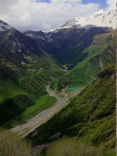 Georgia Is a Country of Nature — and Its Cities Are Just a Beautiful Frame 🌿🏔️
