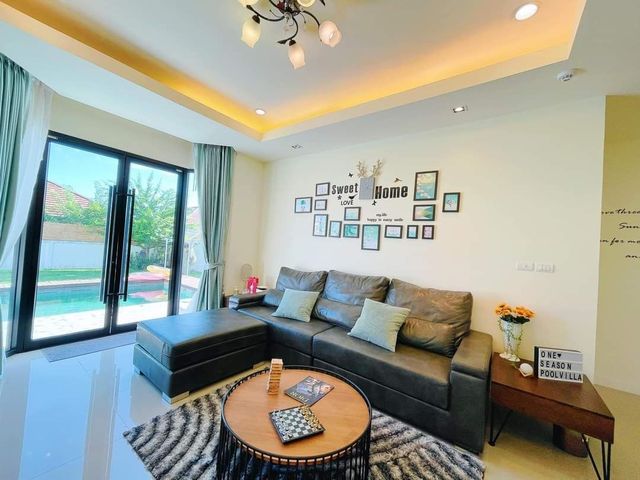 Pattaya's new homestay OneSeasonPoolVilla, a seasonal pool villa.