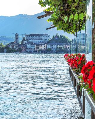 "Villa Monastero, Como Lake, Italy: A Botanical Paradise by the Lake 🌺🏞️"