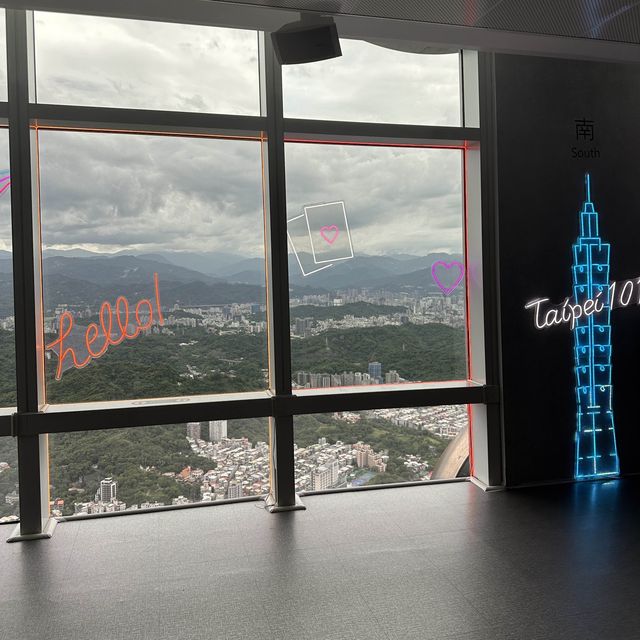 The view from the top of Taipei 101 🏙️ 