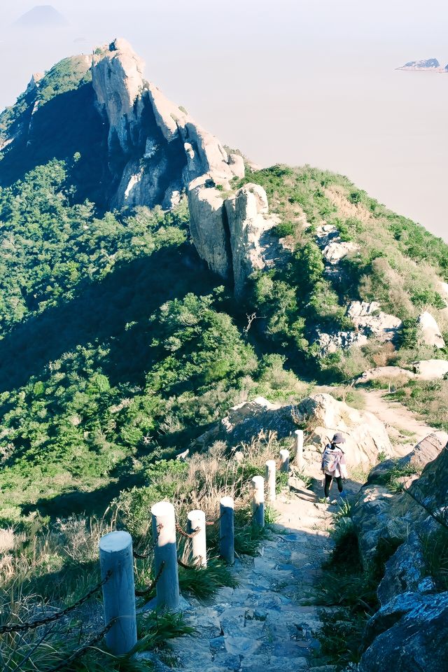 姊妹們太漂亮了冬日海岸線徒步水桶岙小環線｜浙版“麥理浩