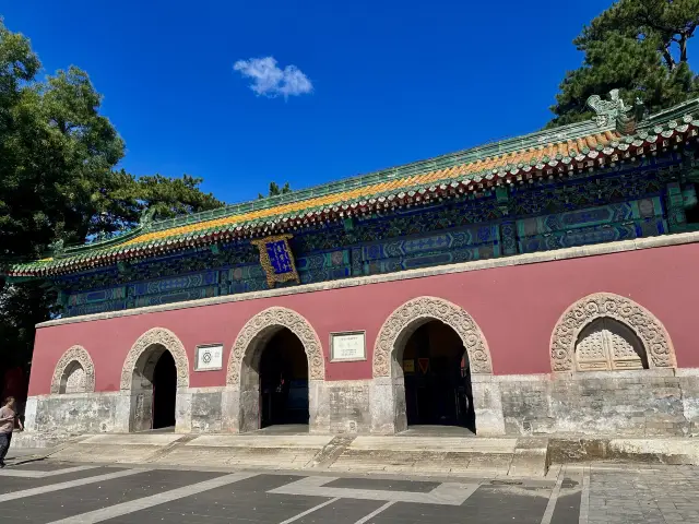 Puning Temple, a 5A scenic spot and World Heritage Site, is a very distinctive Han-Tibetan style temple