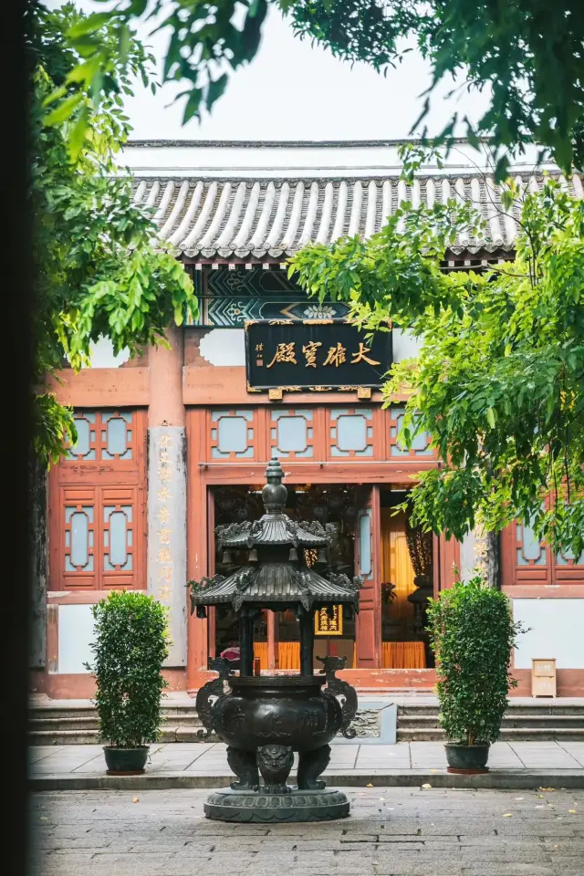 西湖公園のマイナーな庭園寺院