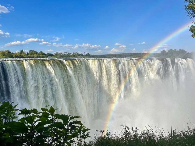 探索神秘非洲！帶你領略津巴布韋維多利亞瀑布的壯麗景色！