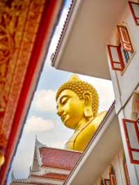 Great golden buddha at Wat Pak Nam🇹🇭