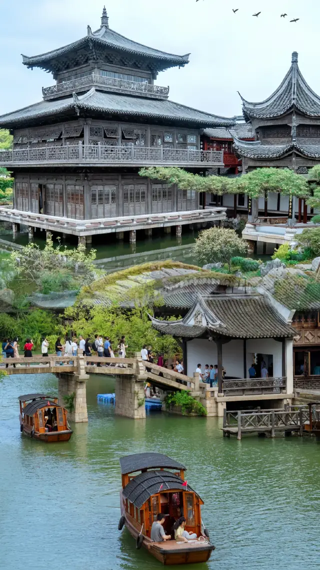 Compared to Wuzhen, I have a preference for this lesser-known ancient town around Hangzhou