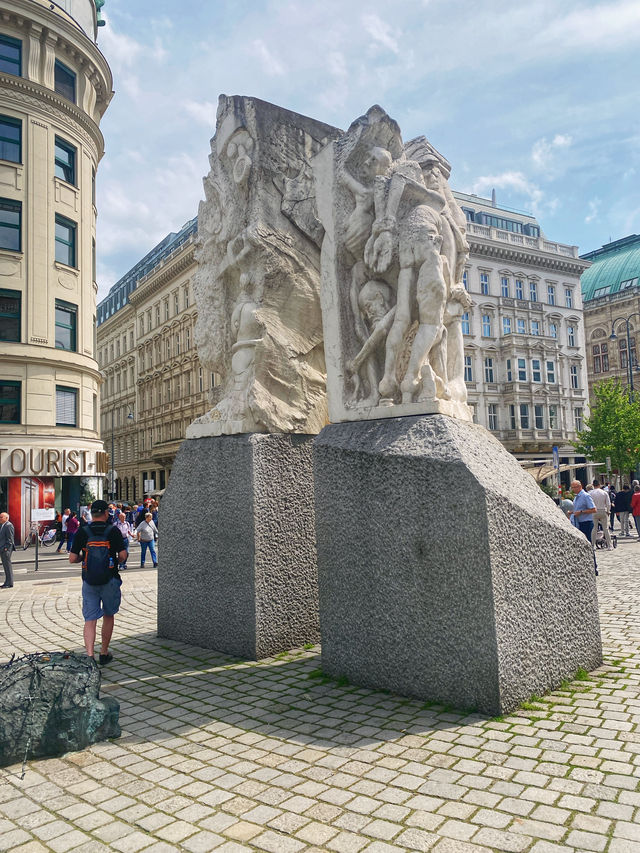 維也納《反對戰爭和法西斯主義紀念碑》