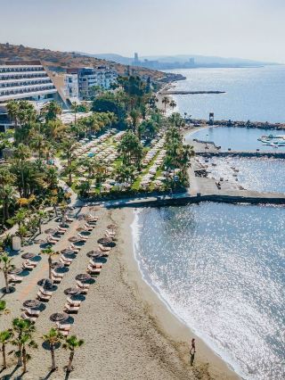 🏖️ Limassol's Luxe Retreat: Amathus Beach Hotel! 🌟