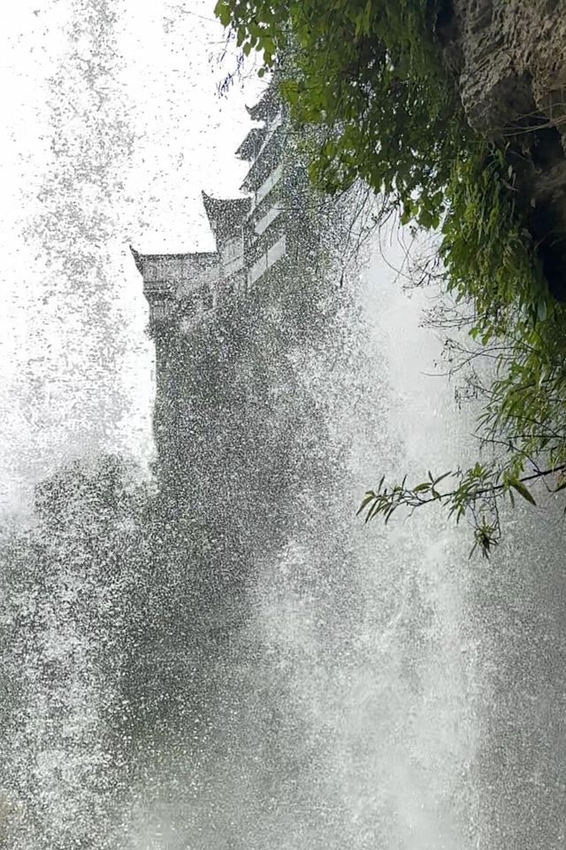 湖南湘西芙蓉鎮｜掛在瀑布上的千年古鎮