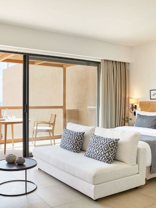 🌟 Skiathos Splendor: Top Hotel Pick! 🏨✨