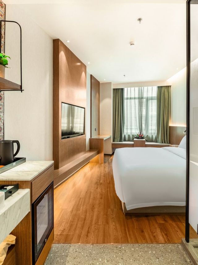 🌟 Shenzhen Stay: Chic Comfort at Qiuguo Hotel 🌟