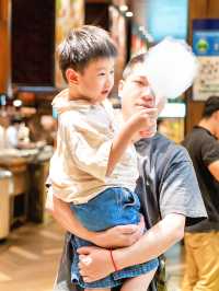 躺平式遛娃嘅新方式|全家盡享歡樂時光。