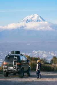 米申山徒步同時擁有城市、火山和大海的景致。