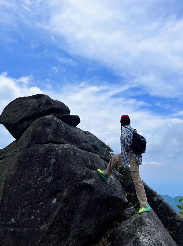 「衡山行：一次心靈的洗禮之旅」。