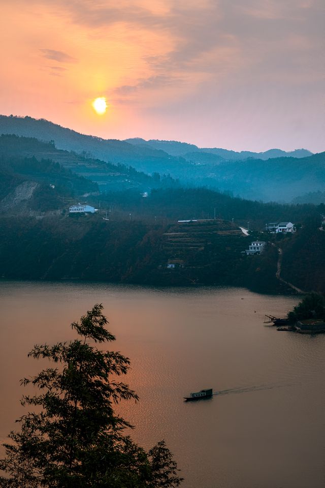 瀛湖翠屏島。 瀛湖翠屏島。