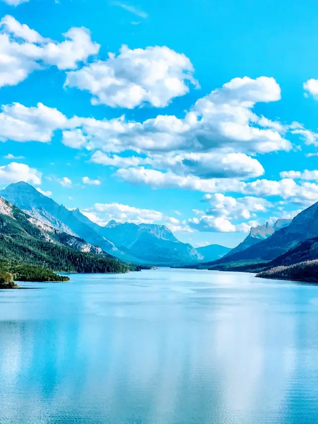 6-Day Canada Tour: A Winter Fairy Tale Awaits You!