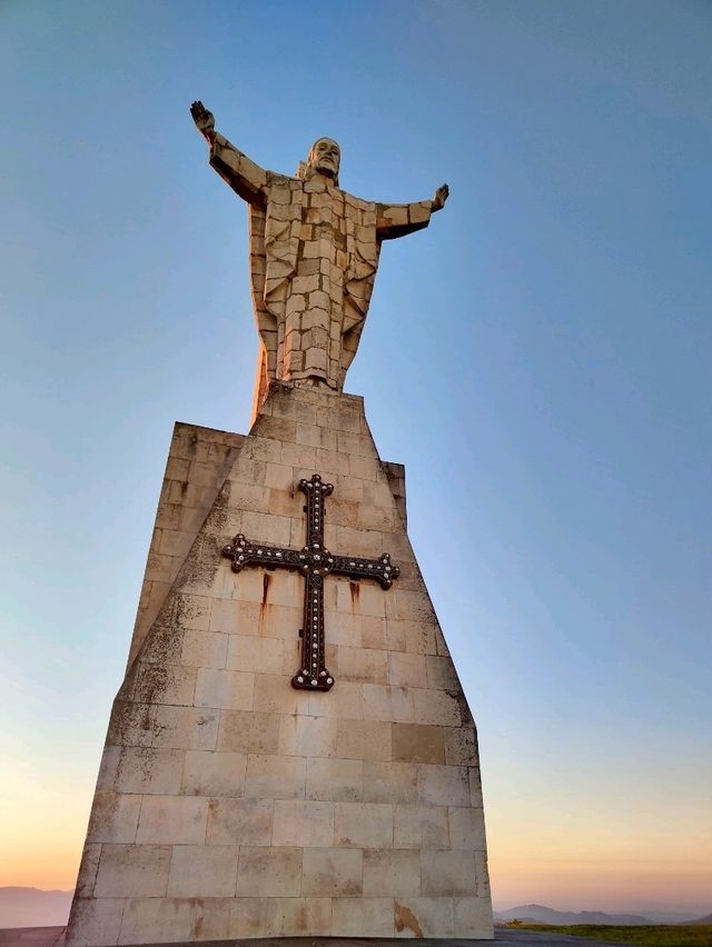 Magical Sunset from Monte Naranco: A Breathtaking View of Oviedo 🌅🏞️