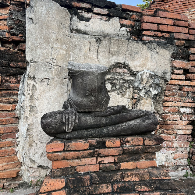 목이 잘린 불상머리가 있는 사원🇹🇭