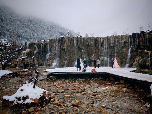 在3月體驗大雪後的藍月谷