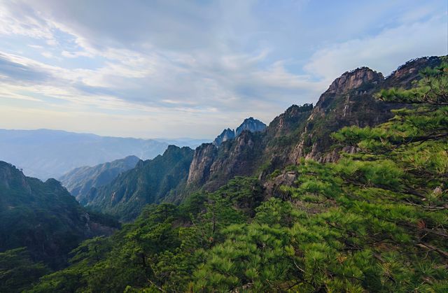 黃山奇松怪石，大自然嘅鬼斧神工