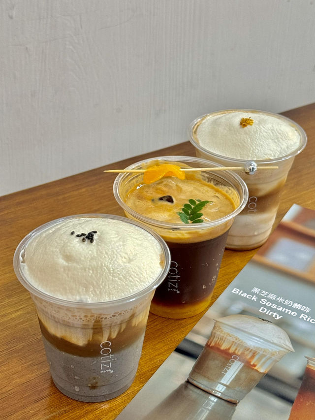 ✨澳門必試「米奶咖啡天花板」！COTIZ讓黑芝麻控一口淪陷☕️🖤