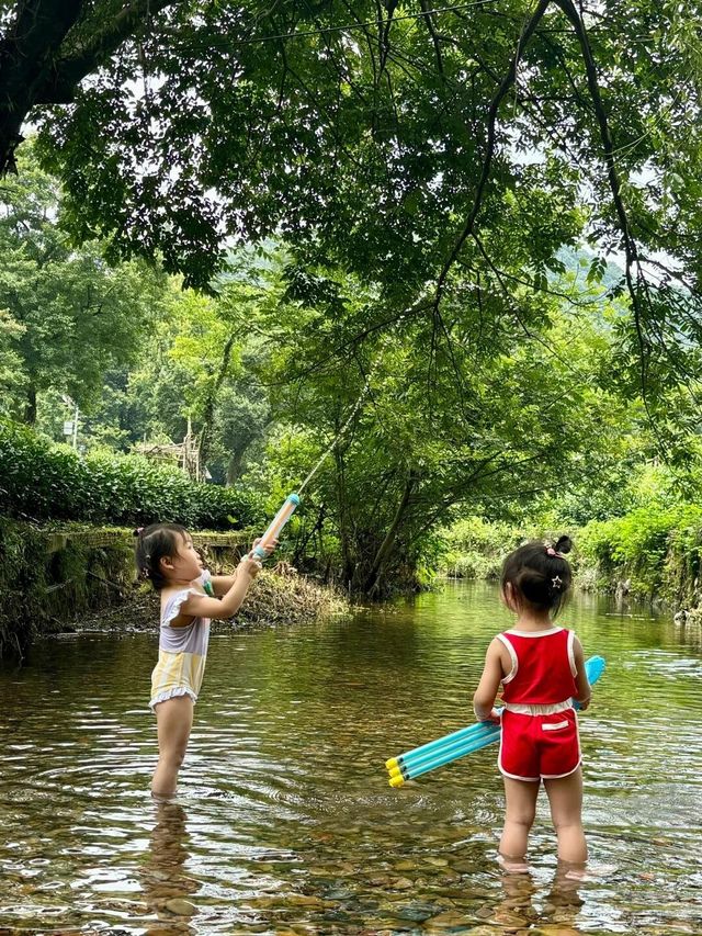 南京媽咪避暑湊仔2小時直達22℃夏天，小朋友玩到拉都唔肯走