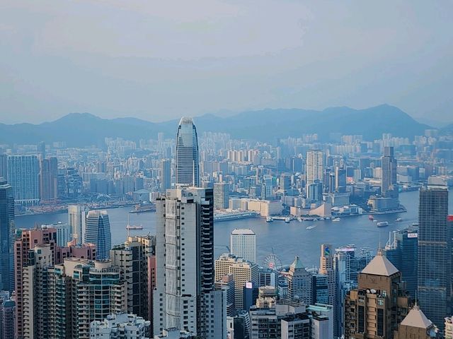 📍香港遊玩全攻略：從山頂全景到輪轉星光，暢遊東西薈萃之都 