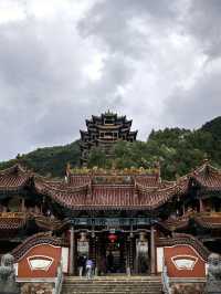 #天水淨土寺｜千年古剎藏在仙人崖，陰雨天氛圍感拉滿！   隱世古剎！四大石窟外的禪意秘境！  
