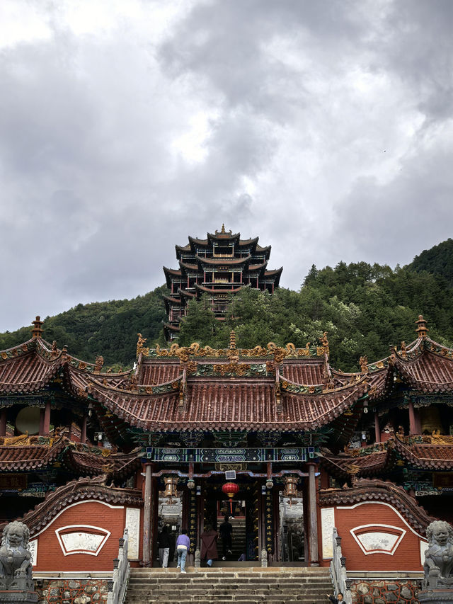 #天水淨土寺｜千年古剎藏在仙人崖，陰雨天氛圍感拉滿！   隱世古剎！四大石窟外的禪意秘境！  