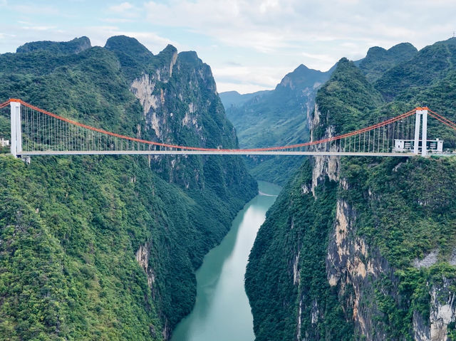 十月中旬的貴州九日之行，是我至今最難忘的一段旅程。

貴州必看的景點非常之多，山路遙遠，如果跟團“打