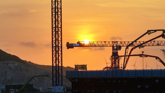 工程建設現場的夕陽餘暉 工程建設現場的夕陽餘暉