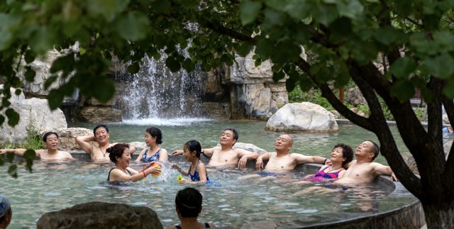 冬季必打卡！保定淶源白石山溫泉度假區玩雪+泡湯攻略