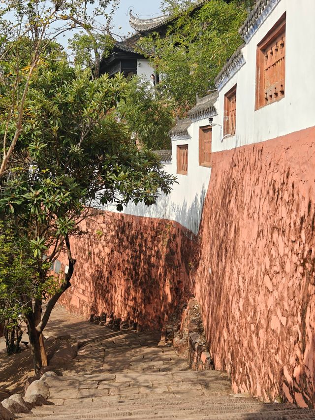 【從東坡赤壁到張文秋故居｜文豪壯懷與巾幗風骨的時空對話