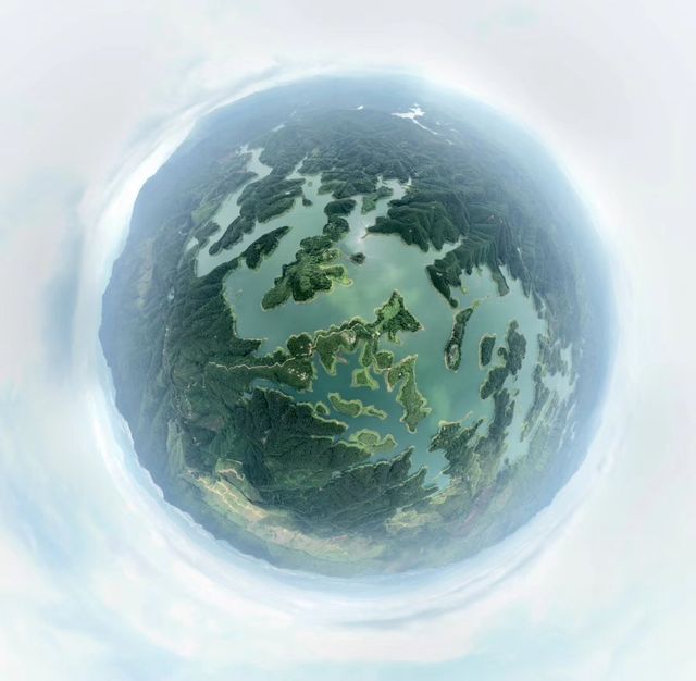 晨霧中的翡翠河