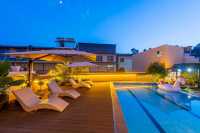 喺玖福度假酒店嘅泳池邊hea住,連時間都慢到好似變咗熱帶生果味嘅氣泡水。