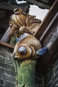 坐在祖廟的紅牆下，我拍到了佛山的魂。