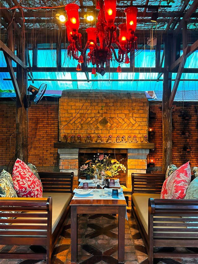 琅勃拉邦蓮花餐廳,像在油畫裡用餐 琅勃拉邦蓮花餐廳,像在油畫裡用餐