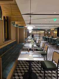 Отель с изысканным рестораном внутри.