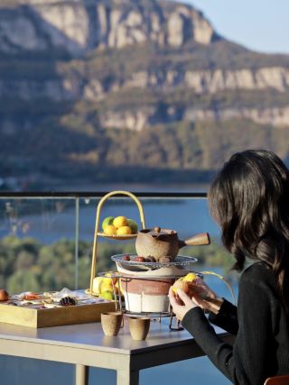 Say goodbye to crowds! Embark on a New Year's Eve trip to the mountains and unlock a slow-paced winter lifestyle.