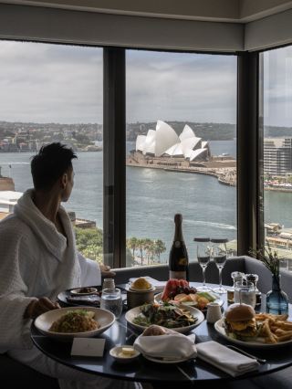 บริการรูมเซอร์วิส 3 ชุดในซิดนีย์ เสิร์ฟถึงหน้าต่างห้องเลย – เป็นประสบการณ์ที่น่าจดจำอย่างแท้จริง